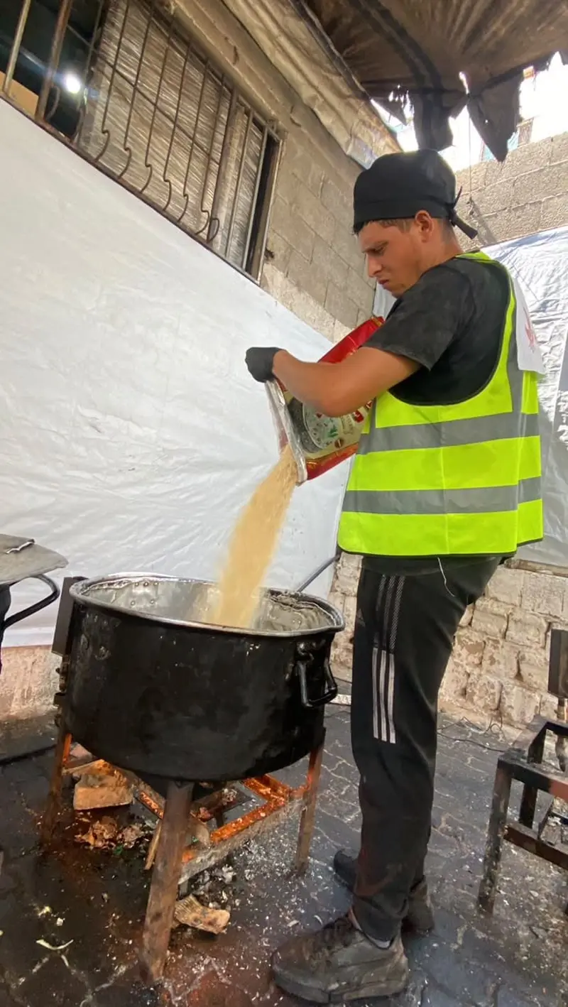 Gazze'de sıcak yemek hazırlığı