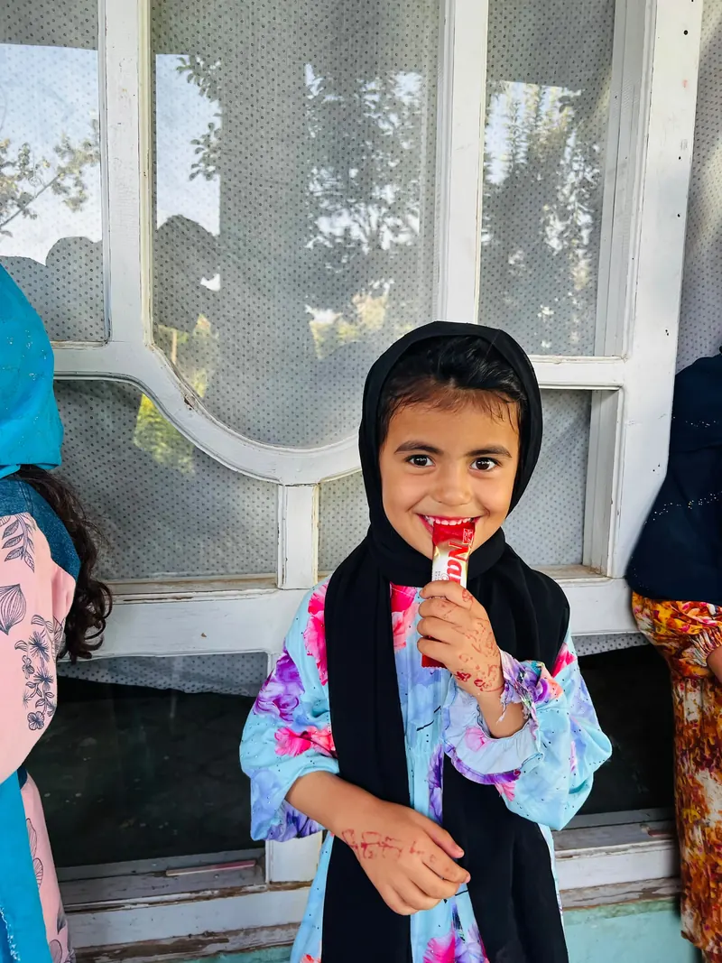 Yetimlere pasta ikramı, Afganistan