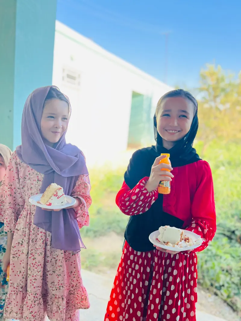 Yetimlere pasta ikramı, Afganistan